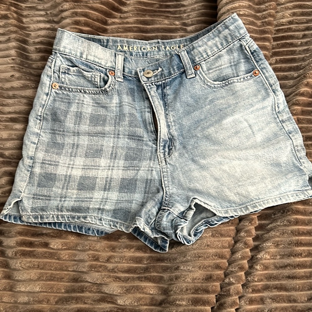 American Eagle two tone shorts-Amazing condition. Never worn!
